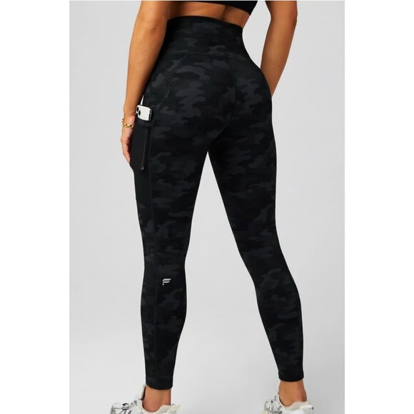 FABLETICS On-The-Go PowerHold High-Waisted Leggings S Black Camo Pockets EUC B20 - Picture 1 of 5